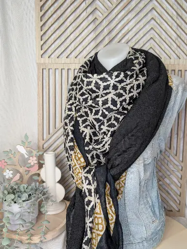Voile noir géométrique 